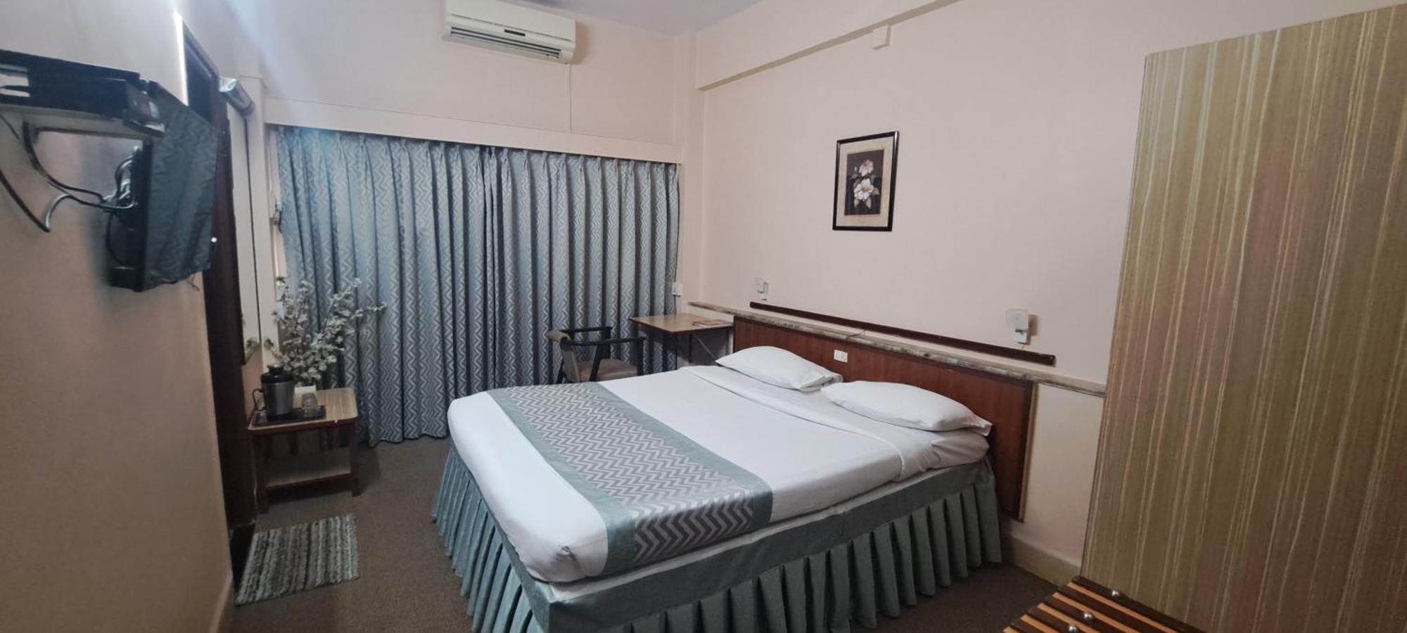 Swaroop Hotel 3*